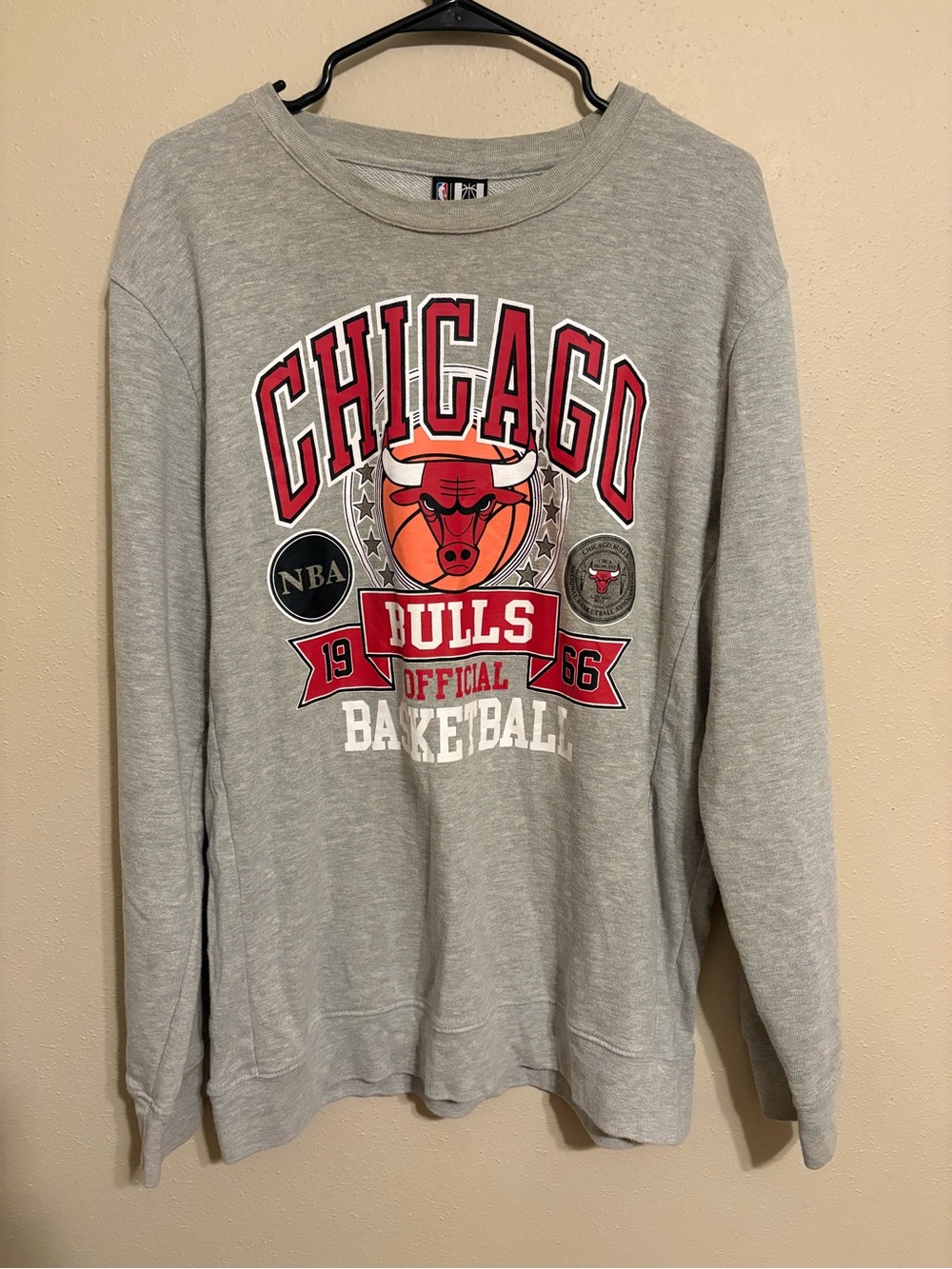 NBA Chicago Bulls Gray Crewneck with Red & Black Graphics
